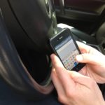 Intel Free Press , https://commons.wikimedia.org/wiki/File:Texting_while_Driving_(March_28,_2013).jpg